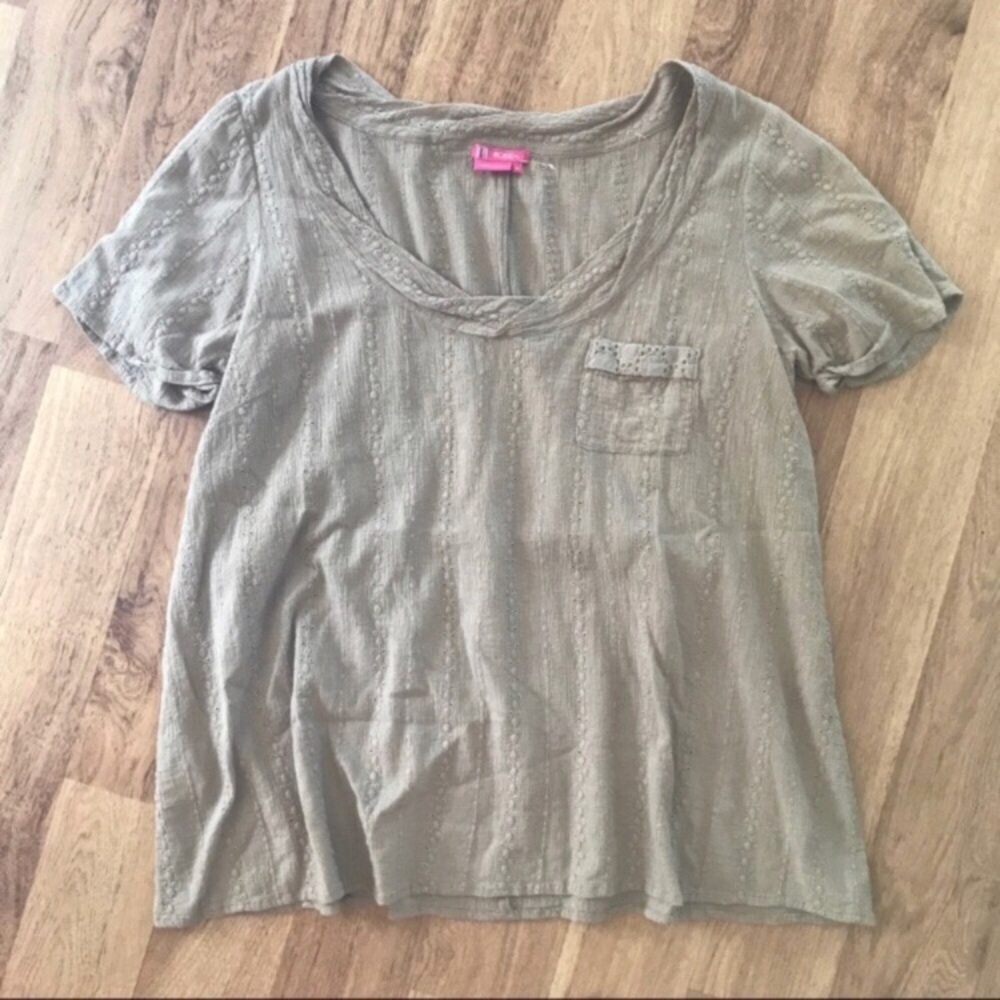 BCBG Textured Pocket Front Cream Fall Top Size M